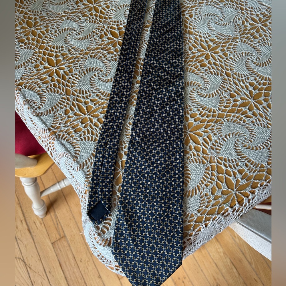 Brooks Brothers Navy and Gold Interlocking Pattern Tie